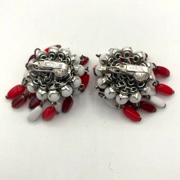 Vogue Vintage Dangle Lucite Beads Red and White Clip On Earrings 1960s 1970s - Picture 7 of 10